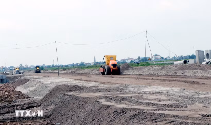 Nhiều khu công nghiệp tiếp tục được đầu tư xây dựng góp phần đẩy mạnh thu hút các dự án. (Ảnh: Nguyễn Chinh/TTXVN)