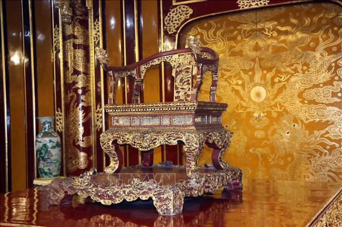 Ngai vàng - Bảo vật quốc gia ở vị trí trung tâm của Điện Thái Hoà. (Nguồn: TTXVN)
