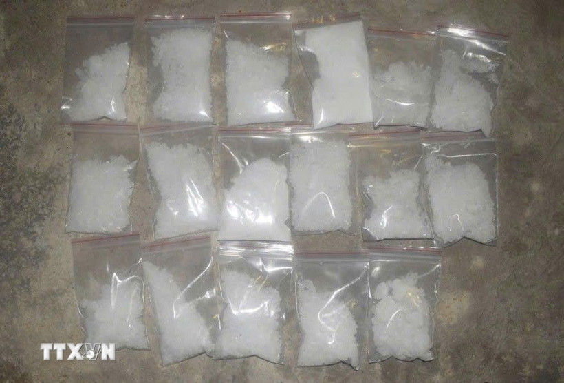 Công an thu giữ số lượng lớn ma túy. (Ảnh: TTXVN)