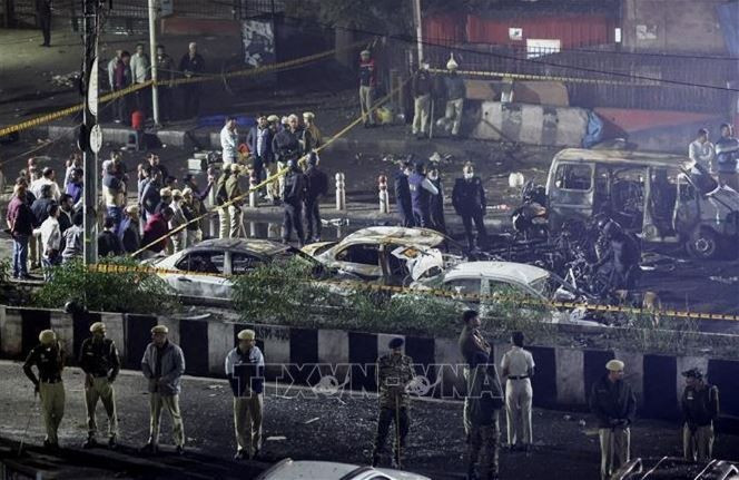 Hiện trường vụ nổ gần Pháo đài Đỏ ở thủ đô New Delhi, Ấn Độ. (Ảnh: ANI/TTXVN)