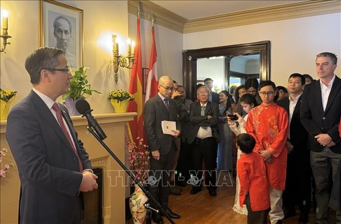 Đại sứ Việt Nam tại Canada Phạm Vinh Quang phát biểu chúc Tết cộng đồng người Việt tại Canada. (Nguồn: TTXVN)
