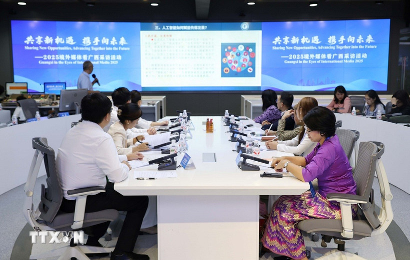 Sự kiện thu hút nhiều đại diện truyền thông cấp cao và chuyên gia học thuật từ Trung Quốc và các nước ASEAN tham dự. (Ảnh: Quang Hưng/TTXVN)