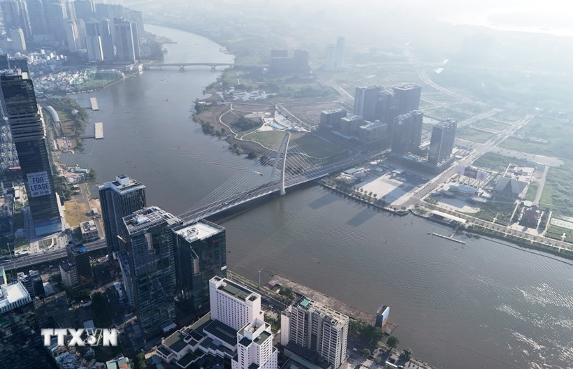 Cầu Ba Son kết nối trung tâm Thành phố Hồ Chí Minh với khu đô thị Thủ Thiêm. (Ảnh: Hồng Đạt/TTXVN)