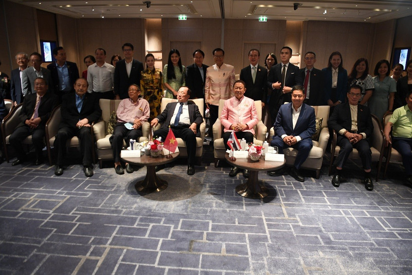 Các đại biểu chụp ảnh lưu niệm tại buổi làm việc. (Ảnh: Huy Tiến/TTXVN)