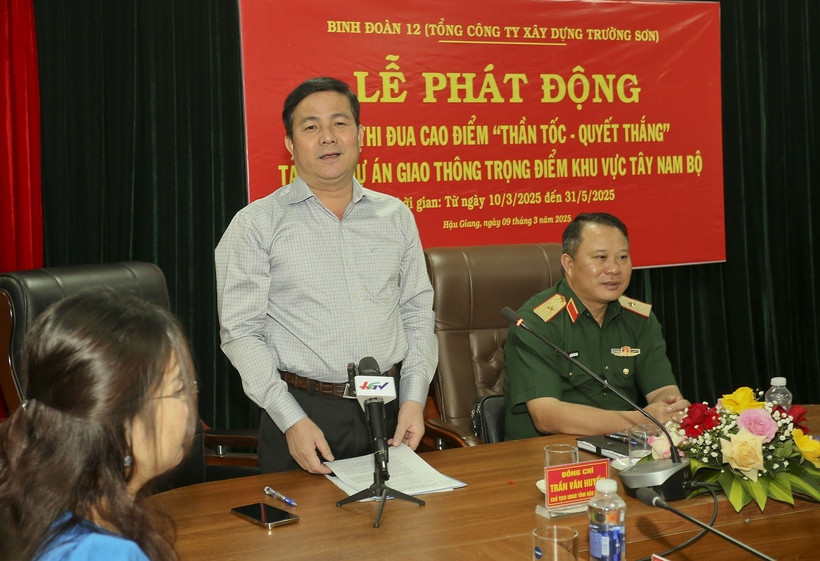 Ông Trần Văn Huyến, Chủ tịch Ủy ban Nhân dân tỉnh Hậu Giang phát biểu tại buổi lễ. (Ảnh: Duy Khương/TTXVN)