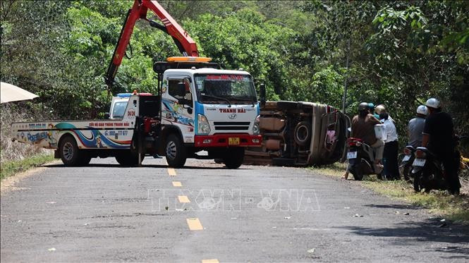 Hiện trường tai nạn giao thông khiến 2 bà cháu tử vong. (Nguồn: TTXVN)