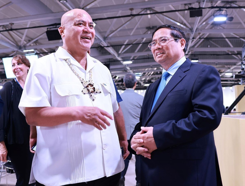 Thủ tướng Phạm Minh Chính gặp Thủ tướng Tuvalu Feleti Penitala Teo. (Ảnh: Dương Giang/TTXVN)