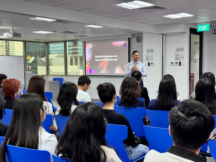 Đại sứ Việt Nam tại Singapore Trần Phước Anh phát biểu tại sự kiện. (Ảnh: Đỗ Vân/TTXVN)