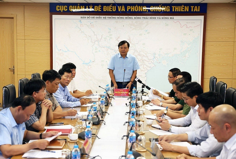 Thứ trưởng Bộ Nông nghiệp và Môi trường Nguyễn Hoàng Hiệp phát biểu chỉ đạo công tác ứng phó với bão số 1. (Ảnh: Vũ Sinh/TTXVN)