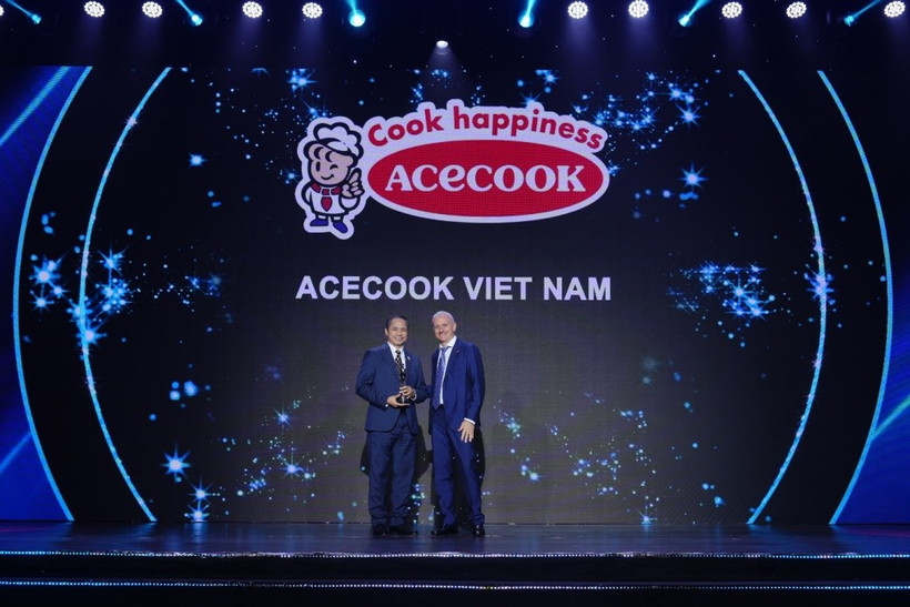 Đại diện công ty Acecook Việt Nam vinh dự nhận giải Best Companies to Work for in Asia 2025” - Nơi làm việc tốt nhất Châu Á.
