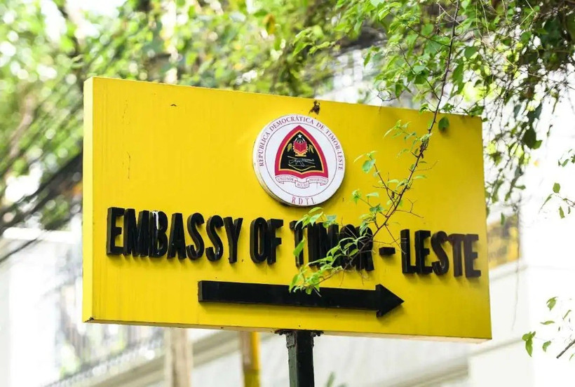 Một biển báo gần lối vào Đại sứ quán Timor Leste tại Yangon. (Ảnh: AFP)