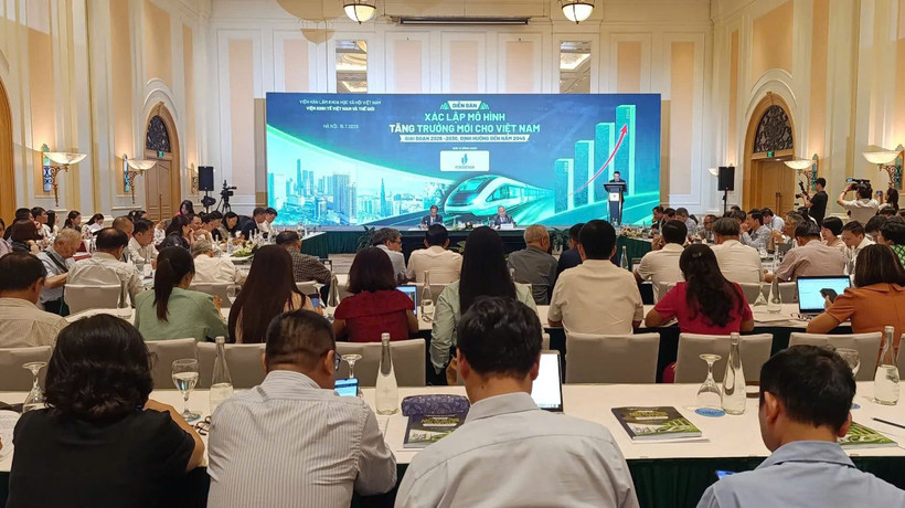 Quang cảnh Diễn đàn ngày 15/7.