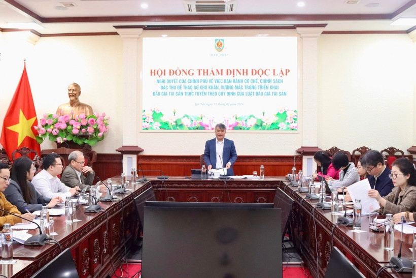 Thứ trưởng Bộ Tư pháp Nguyễn Thanh Tú chủ trì Hội đồng thẩm định.