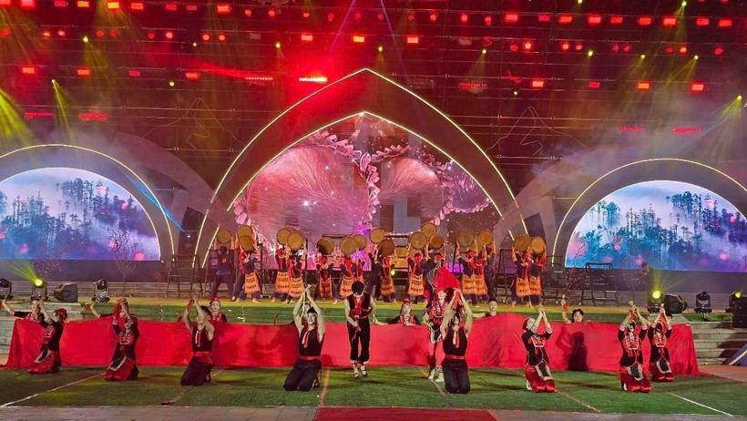 Lễ hội mùa Hè năm 2025 được mở màn bằng chương trình nghệ thuật đặc biệt “Sa Pa – Xứ sở của tình yêu.” (Ảnh: Hương Thu/TTXVN)