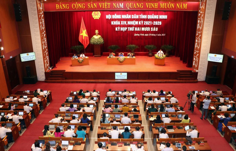 Kỳ họp thứ 26, Hội đồng Nhân dân tỉnh Quảng Ninh khóa 14, nhiệm kỳ 2021 - 2026. (Ảnh: Văn Đức/TTXVN) 