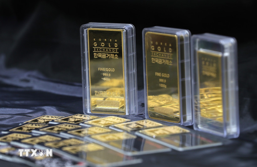 Vàng miếng được bày bán tại sàn giao dịch ở Seoul, Hàn Quốc. (Ảnh: Yonhap/TTXVN)