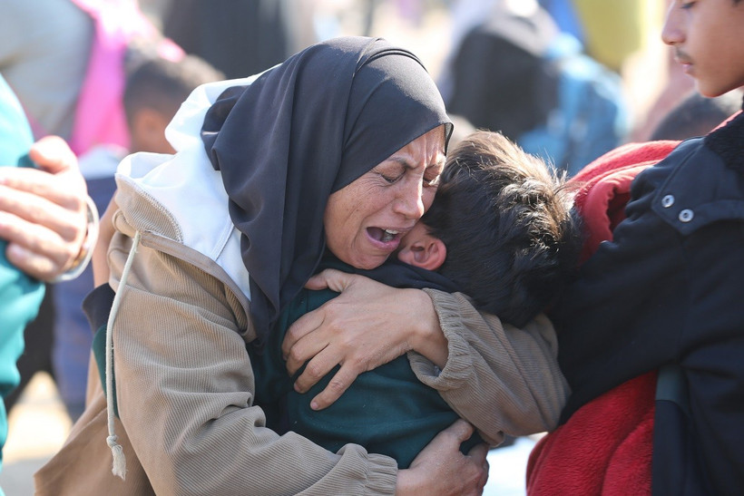 Người dân Palestine trở về nhà tại Dải Gaza ngày 27/1/2025. (Ảnh: THX/TTXVN)