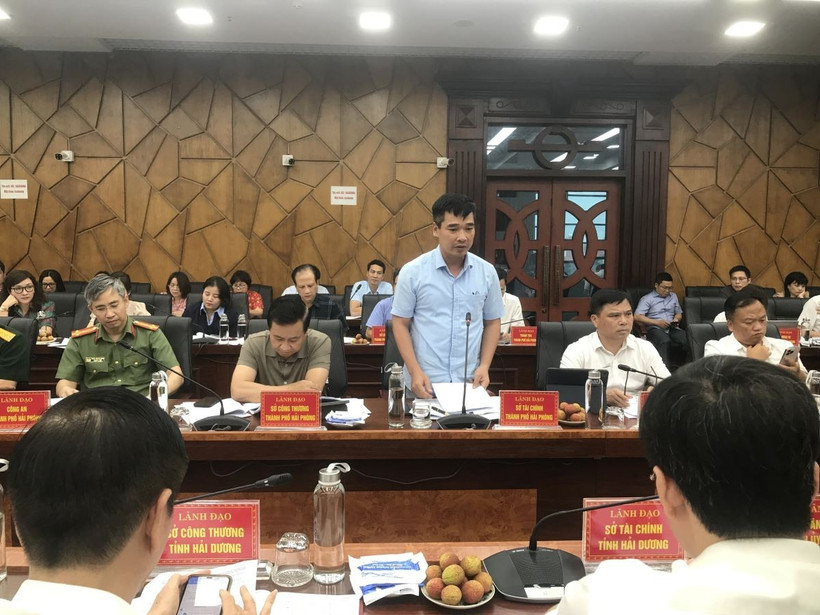 Đại biểu phát biểu ý kiến tại hội nghị Hải Phòng và Hải Dương họp bàn về các chỉ tiêu hợp nhất. (Ảnh: Tiến Vĩnh/TTXVN)