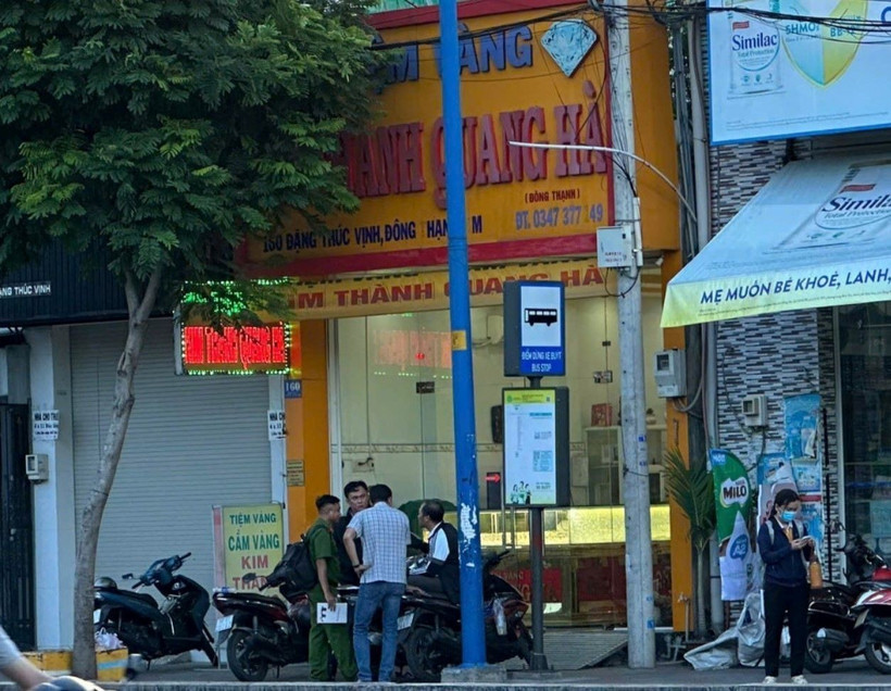 Tiệm vàng tại huyện Hóc Môn xảy ra vụ cướp. (Ảnh: TTXVN)