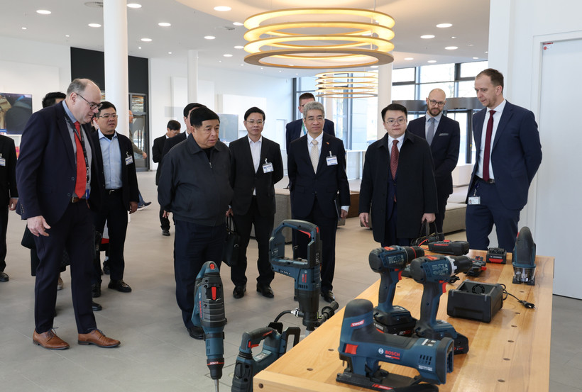Phó Thủ tướng Nguyễn Chí Dũng thăm và làm việc với Tập đoàn Công nghiệp Bosch tại Stuttgart. (Ảnh: Thu Hằng/TTXVN)