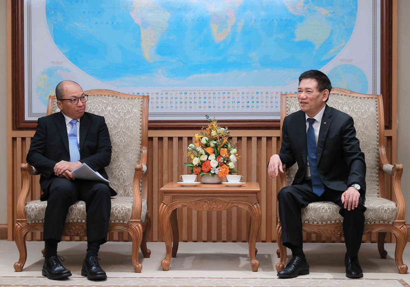 Phó Thủ tướng Hồ Đức Phớc tiếp ông Tiền Quốc Hào, Chủ tịch Công ty Toyota Châu Á. (Ảnh: An Đăng/TTXVN)