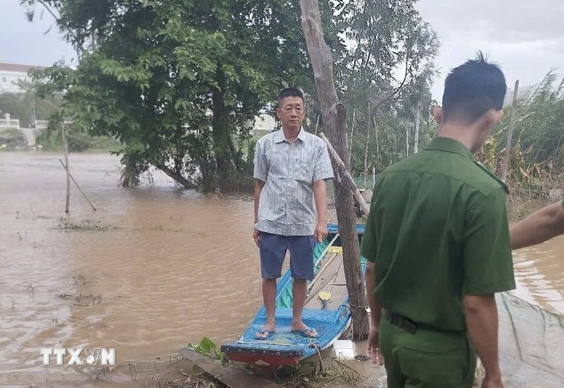 Bị can Lê Văn Mạng tại địa điểm tổ chức đưa người xuất cảnh trái phép. (Ảnh: TTXVN phát)