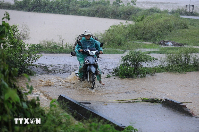 Mưa lớn. (Ảnh: Trọng Đạt/TTXVN)