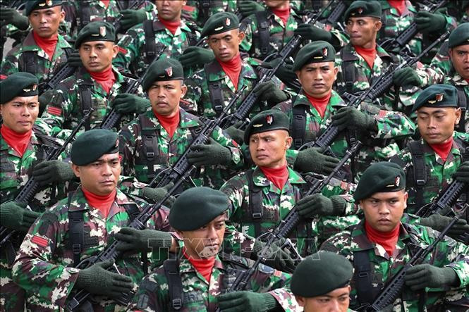 Lễ duyệt binh kỷ niệm 78 năm thành lập Quân đội quốc gia Indonesia ở Banda Aceh. (Ảnh tư liệu: AFP/TTXVN)