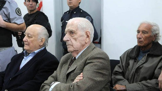 Tổng thống độc tài Bignone trong một phiên tòa xét xử. (Nguồn: Clarín)