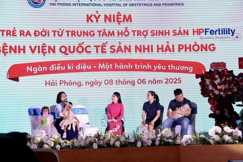 Mỗi em bé ra đời là một câu chuyện đầy xúc động. (Ảnh: Minh Huệ/TTXVN)