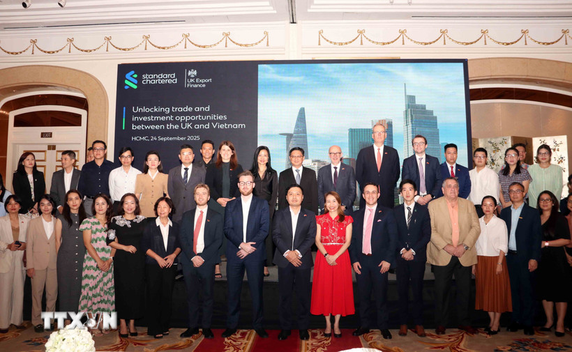 Các đại biểu chụp ảnh chung. (Ảnh: Xuân Khu/TTXVN)