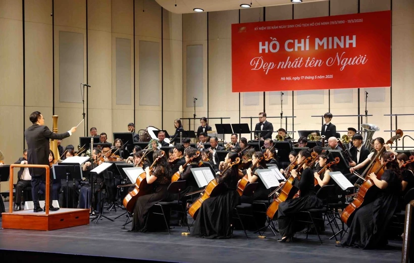 Một tiết mục nghệ thuật tại chương trình. (Ảnh: Phạm Kiên/TTXVN) Một tiết mục nghệ thuật tại chương trình. (Ảnh: Phạm Kiên/TTXVN)