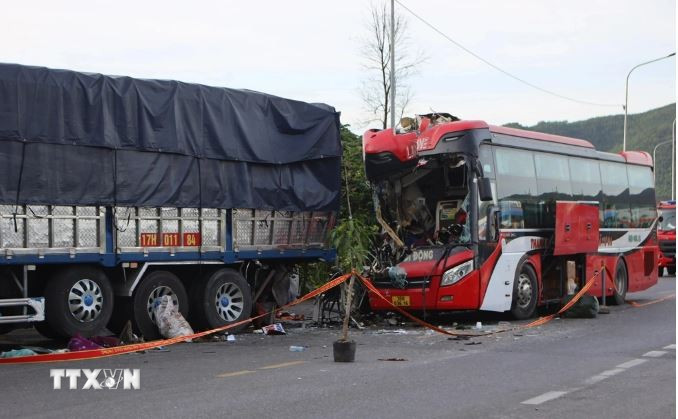 Hiện trường vụ tai nạn trên đường tránh Huế (Nguồn: Dân Trí)