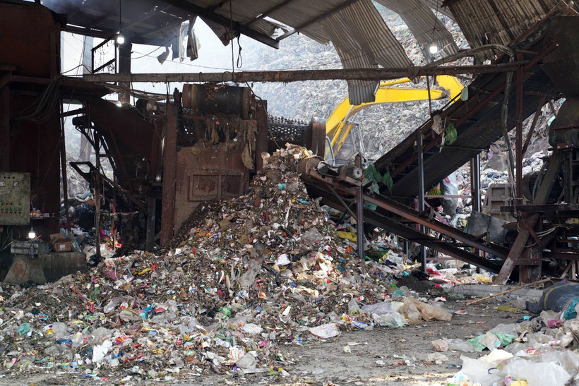 Các thiết bị của Nhà máy đã hoạt động ổn định sau khi được doanh nghiệp đầu tư trở lại. (Ảnh: TTXVN phát)