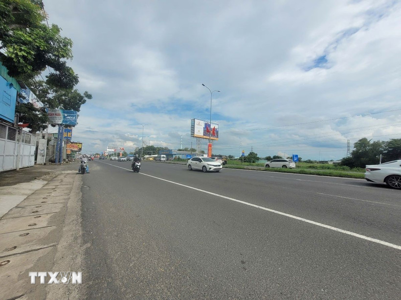 Quốc lộ 51 hướng từ tỉnh Đồng Nai về Vũng Tàu đoạn qua địa phận phường Tân Hải lượng xe lưu thông qua rất ít. (Ảnh: Hoàng Nhị/TTXVN)