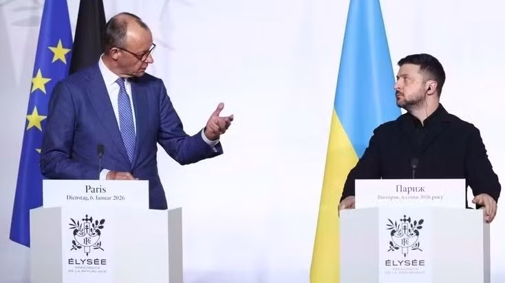 Thủ tướng Friedrich Merz và Tổng thống Ukraine Volodymyr Zelensky tham gia một cuộc họp báo tại Paris, Pháp. (Ảnh: Getty)