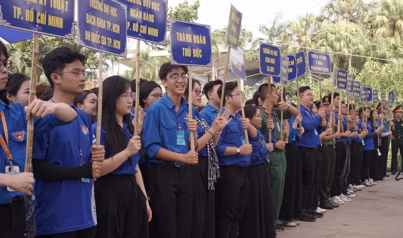 Các đơn vị hào hứng chuẩn bị tham gia nhập trại.
