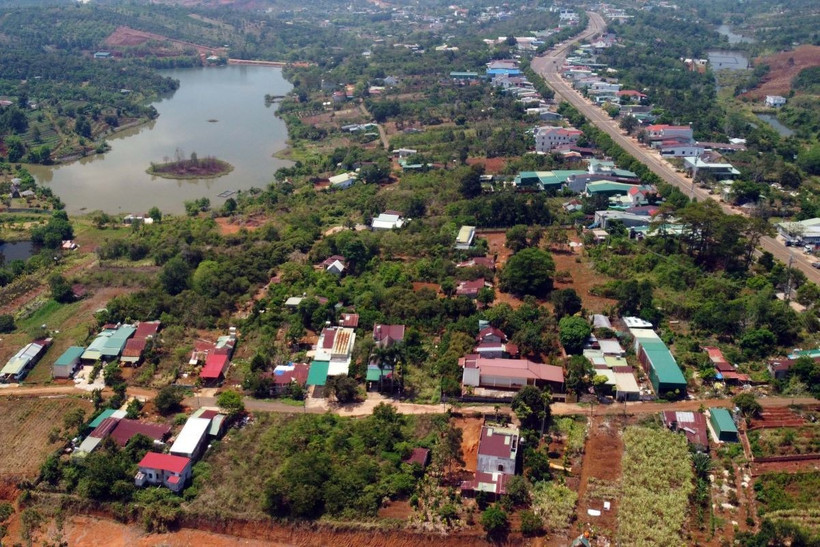 Khu vực dự kiến triển khai khu tái định cư 24ha nhìn từ trên cao. (Ảnh: TTXVN)