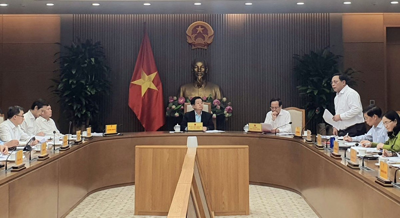 Phó Thủ tướng Mai Văn Chính họp với các bộ, ngành, đơn vị, rà soát công việc liên quan đến Đại lễ Vesak Liên hợp quốc 2025. (Ảnh: Chu Thanh Vân/TTXVN)