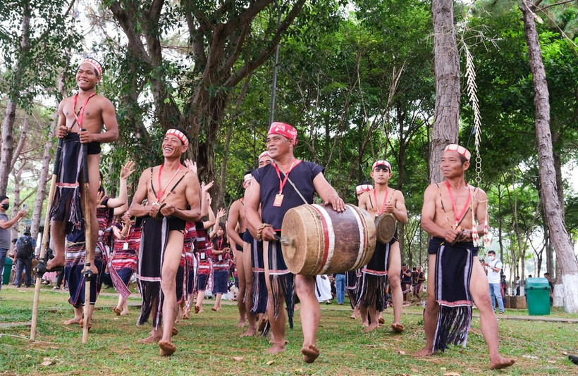 Chuyển trọng tâm lễ hội hoa dã quỳ - núi lửa Chư Đang Ya sang kết hợp tổ chức cùng với Ngày hội Di sản văn hóa. (Nguồn: Báo Gia Lai)