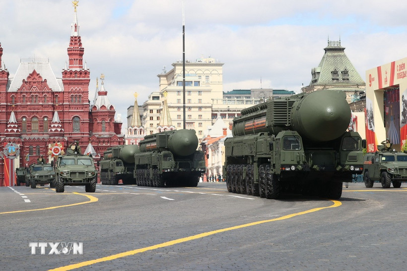 Xe quân sự Nga tham gia lễ duyệt binh kỷ niệm 80 năm Ngày Chiến thắng ở Moskva, ngày 9/5/2025. (Ảnh: THX/TTXVN)