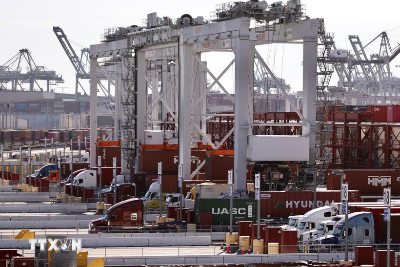 Cảng hàng hóa Los Angeles, bang California (Mỹ). (Ảnh: THX/TTXVN)