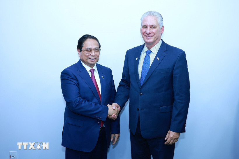 Thủ tướng Phạm Minh Chính gặp Bí thư Thứ nhất Đảng Cộng sản Cuba, Chủ tịch nước Cộng hòa Cuba Miguel Díaz-Canel Bermúdez. (Ảnh: Dương Giang/TTXVN)