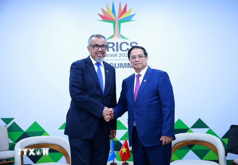 Thủ tướng Phạm Minh Chính gặp Tổng Giám đốc Tổ chức Y tế Thế giới (WHO) Tedros Adhanom Ghebreyesus. (Ảnh: Dương Giang/TTXVN)
