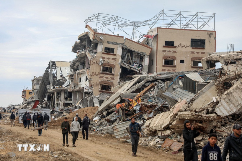 Người tị nạn Palestine trở về nhà tại miền Bắc Dải Gaza ngày 9/2/2025. (Ảnh:THX/TTXVN)