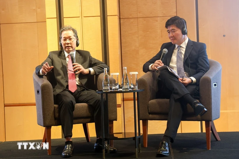 Bí thư Thành ủy Đà Nẵng Nguyễn Văn Quảng chủ trì nội dung trao đổi với các đại biểu. (Ảnh: Ngọc Khương/TTXVN)