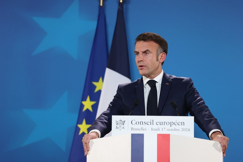 Tổng thống Pháp Emmanuel Macron phát biểu tại cuộc họp báo ở Brussels (Bỉ). (Ảnh: THX/TTXVN)