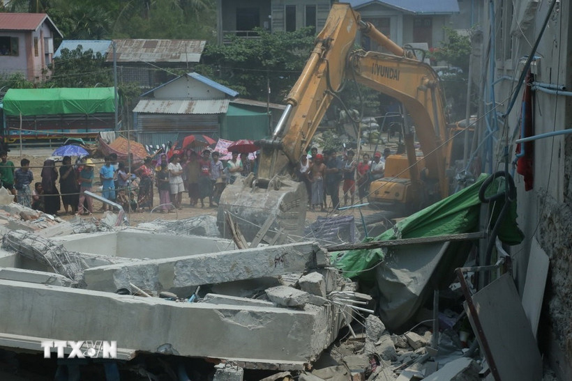 Các tòa nhà bị phá hủy sau trận động đất tại Mandalay (Myanmar). (Ảnh: THX/TTXVN)