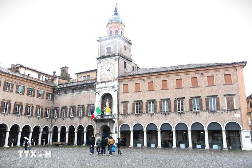 Quảng trường lớn Piazza Grande tại thành phố Modena. (Ảnh: Dương Hoa/TTXVN)