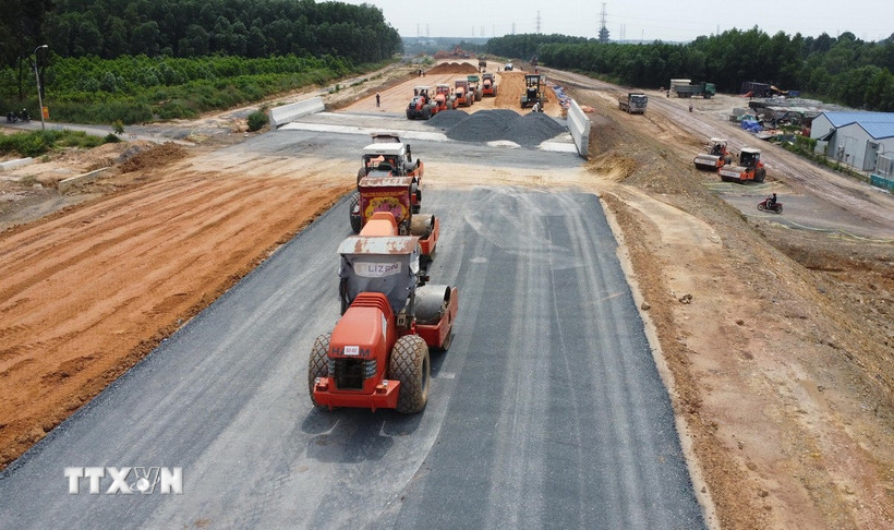 Cấp phối đá dăm tại cao tốc Biên Hòa-Vũng Tàu, tháng 11/2024. (Ảnh: Công Phong/TTXVN)